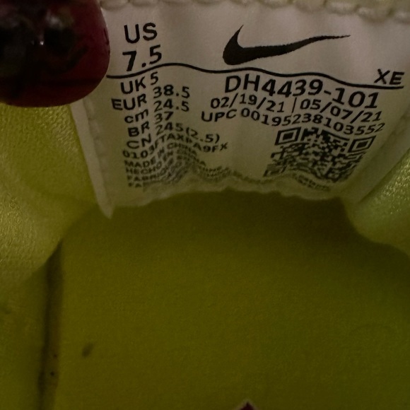 Nike Air / Size 7.5 us / worn once inside - Picture 6 of 6